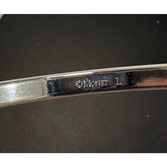 Vintage Monet sz L silver tone diamond pattern bangle bracelet - Picture 2 of 5